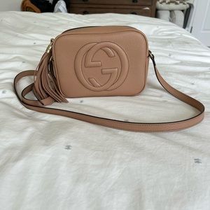 Gucci Soho small leather disco bag in rose beige leather